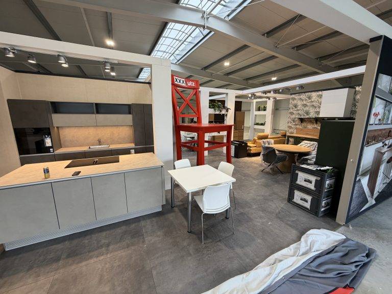 Ausstellungsküchen und Beratungsplätze im Küchenmessestand